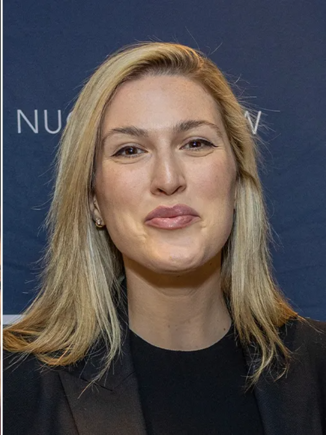 ﻿Olivia Nuzzi Political Journalist